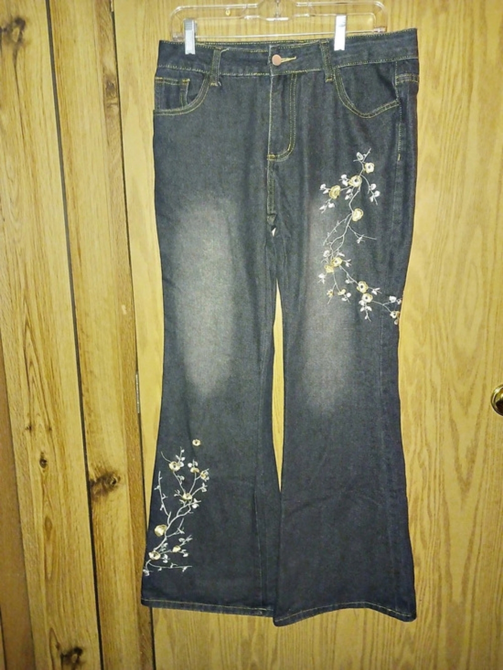 Women's Embroidered Flare Jeans in Black Like New